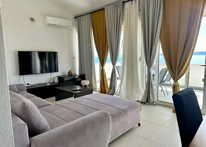 Stunning View Apartment With Pool