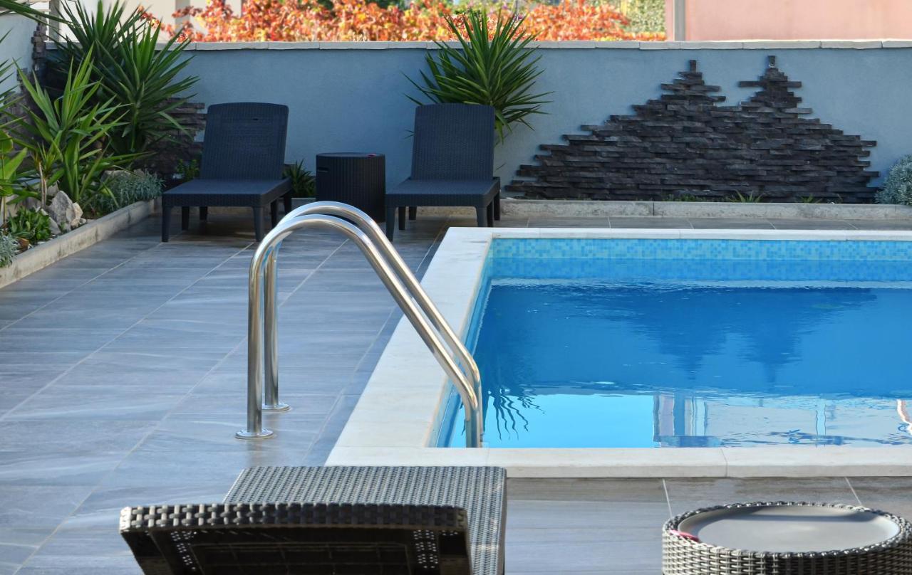 Stunning View With Pool