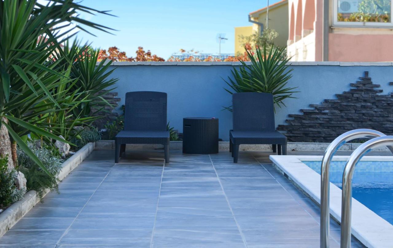 Stunning View With Pool Apartament