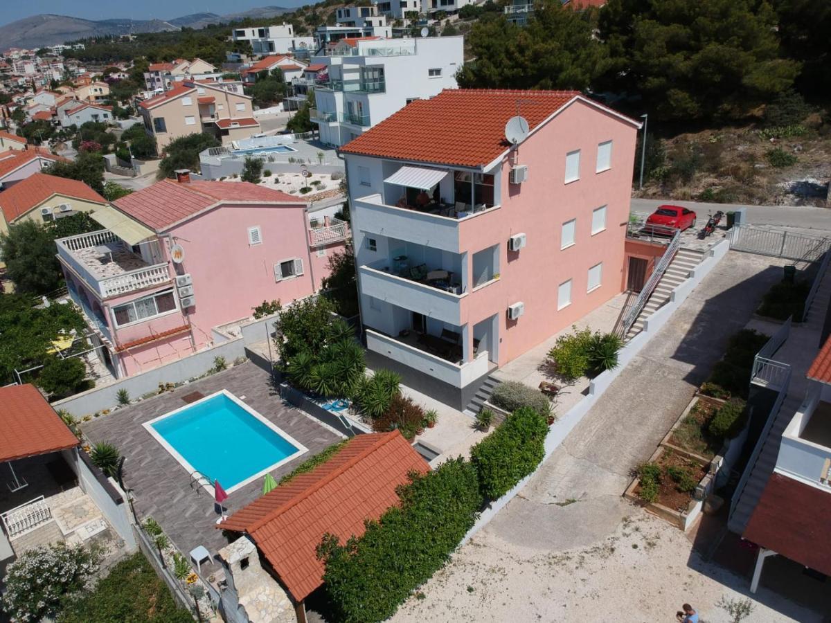 Apartman Stunning View With Pool