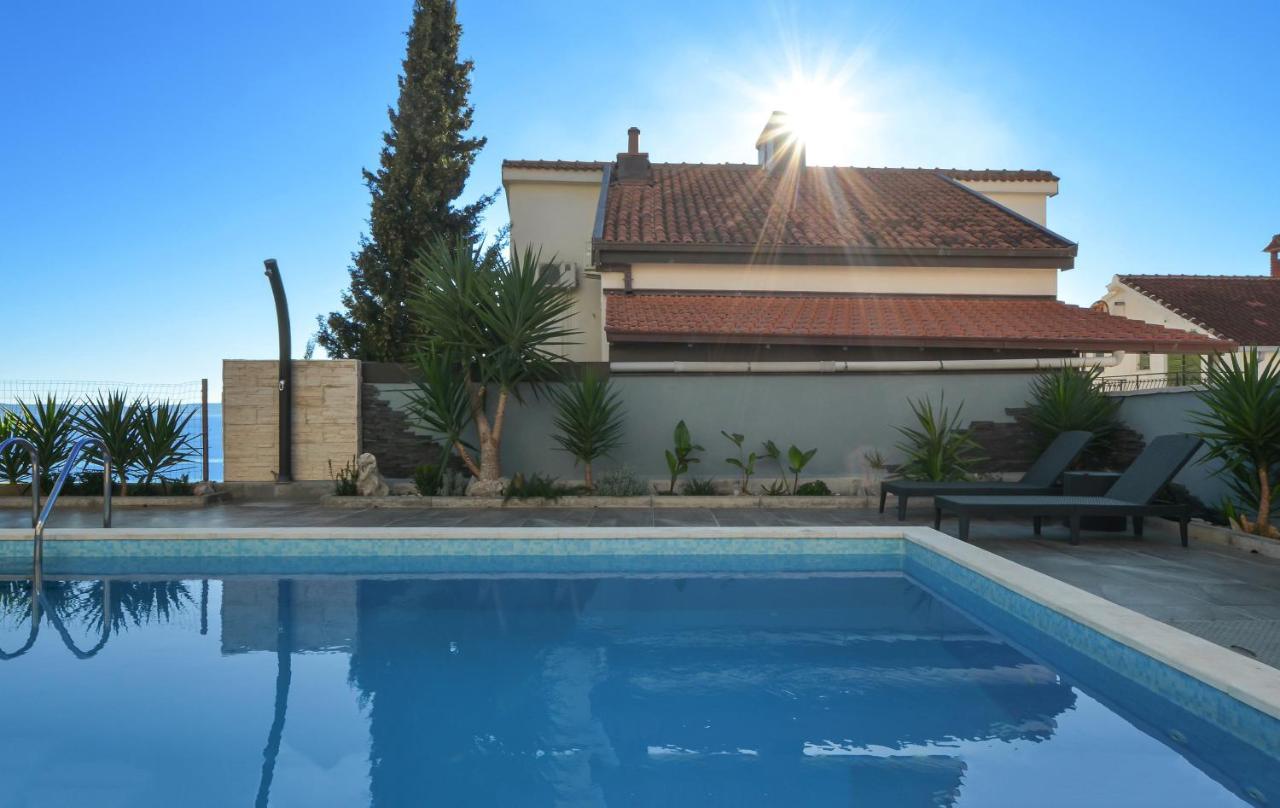 Apartman Stunning View With Pool